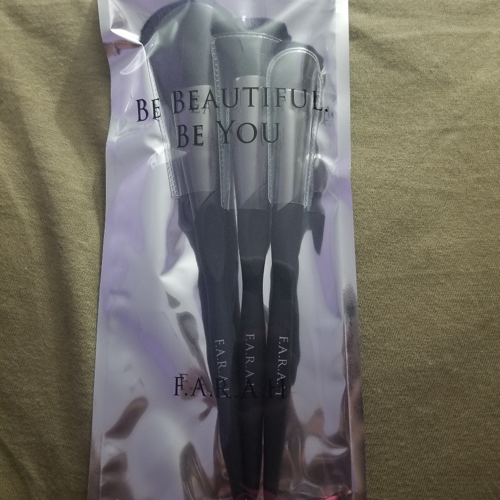 NWOT F.A.R.A.H BRUSHES Midnight Pro Trio